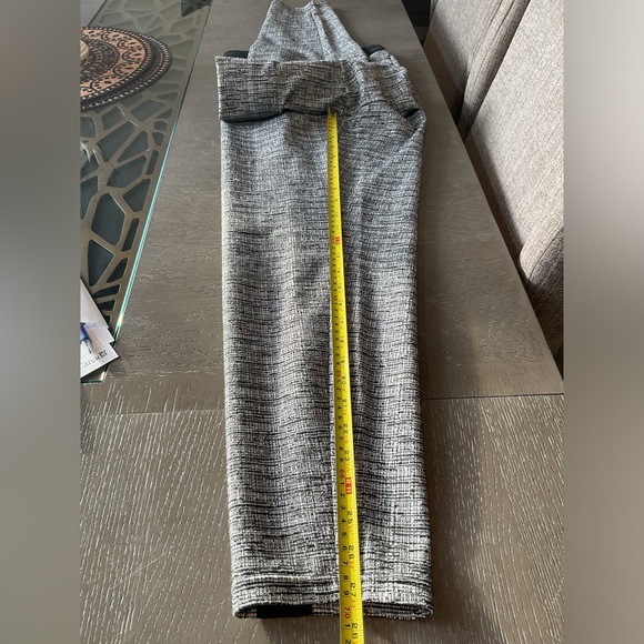 HUE Work Friendly in a Tweed pattern with side strips. - Picture 6 of 8